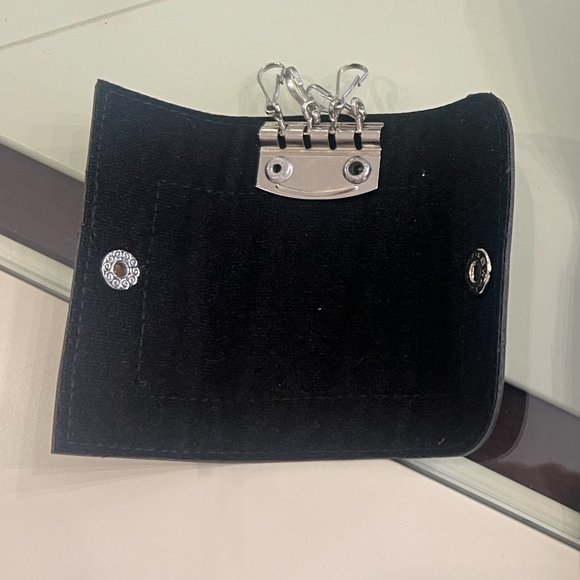 Designer Wallet and Key Holder! - Picture 3 of 10